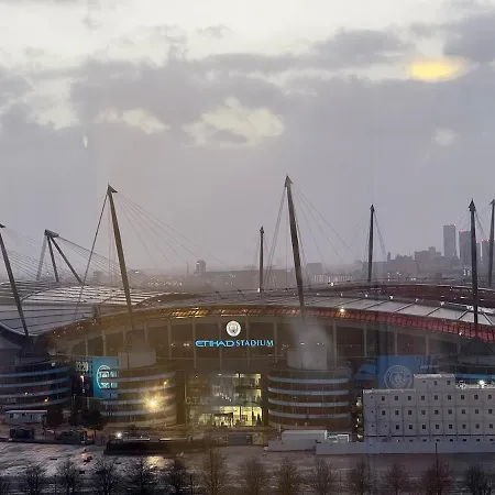 Walking Distance From Etihad And Coop Arena Parking Free-2